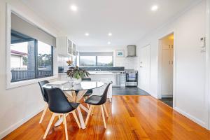 Howrah Breeze - All-Season Retreat by Beach & Park