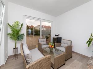 Apartments Tino- Two Bedroom Apartment with Terrace and Sea View A2