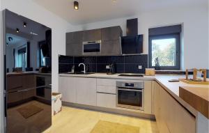 2 Bedroom Lovely Apartment In Drenje 