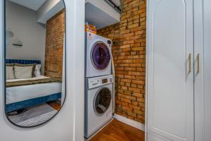 OTR 2 Lux Queen Beds Sleeps 5ppl Light Rail Wifi
