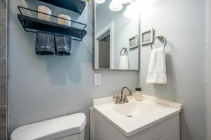 OTR 2 Lux Queen Beds Sleeps 5ppl Light Rail Wifi