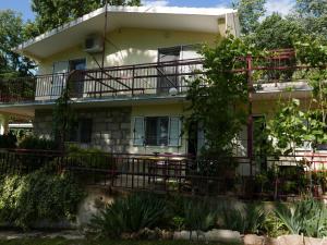 Apartments Cvitini Dvori Garjak