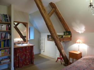 Maisons de vacances Gite de charme avec salle de jeux et home-cinema pres des etangs de Troncais - FR-1-489-499 : photos des chambres