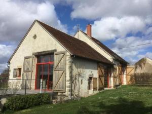 Maisons de vacances Gite de charme avec salle de jeux et home-cinema pres des etangs de Troncais - FR-1-489-499 : photos des chambres