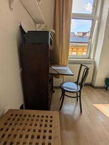 Cosy room in shared apartment with balcony