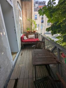 Cosy room in shared apartment with balcony