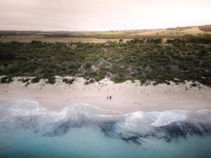 Beach Front Off-Grid Cabin on Kangaroo Island - Xanthe