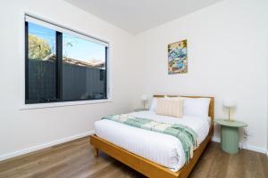 New 4 bedroom city home with Tesla charger - Hosted by CanStay