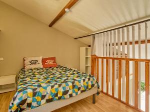 Duplex avec piscine commune, jardin privé et WiFi - FR-1-841-32