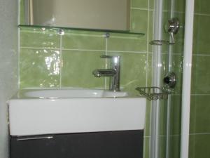 Appartements Appartement T2 avec Wifi, proche thermes et lac - FR-1-841-35 : photos des chambres