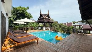 Authentic & Spacious Thai Villa 6BR Private Pool Sea View Sleeps 14