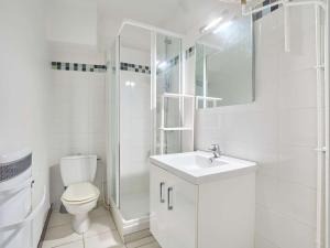 Studio lumineux avec balcon, à 400 m des Thermes, wifi et parking inclus - FR-1-841-21