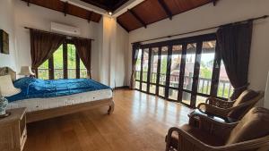 CM14 Beds & Private Pool
