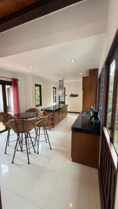 CM14 Beds & Private Pool