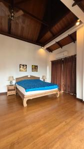 CM14 Beds & Private Pool