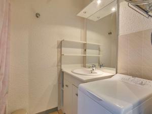 Appartements T1bis lumineux avec balcon sud et Wifi - FR-1-841-41 : photos des chambres