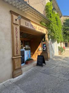 Appartements Charming house in the village center of Venasque : photos des chambres