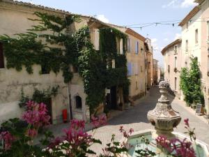 Appartements Charming house in the village center of Venasque : photos des chambres