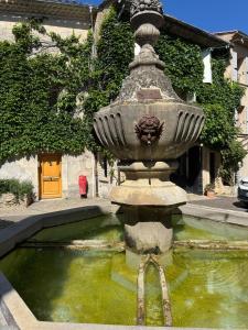 Appartements Charming house in the village center of Venasque : photos des chambres