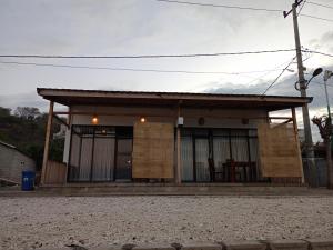 M E N T A R I hostel