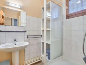 Appartements Appartement T1 bis lumineux avec balcon, parking, et Wifi - 2 personnes - FR-1-841-63 : photos des chambres