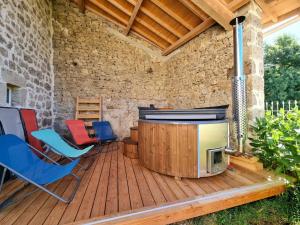 Gîte de charme à Usson-en-Forez avec bain nordique et confort haut de gamme - FR-1-496-359