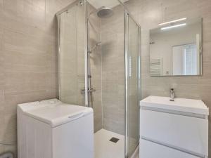 Appartements Spacieux T2 renove, vue nature, balcon sud, Wifi, parking a Barbotan - FR-1-841-54 : photos des chambres
