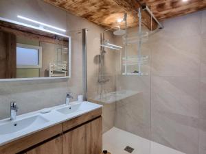 Gîte de charme à Usson-en-Forez avec bain nordique et confort haut de gamme - FR-1-496-359