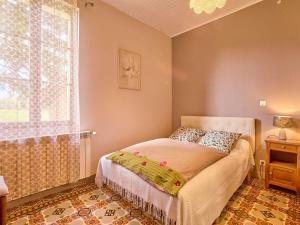 Maisons de vacances Villa T3 renovee, jardin arbore, proche station thermale - FR-1-841-52 : photos des chambres