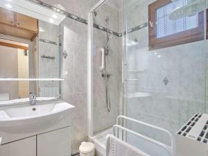 Appartements Charmant T1 bis pour 2 avec balcon et parking, proche parc thermal - FR-1-841-72 : photos des chambres