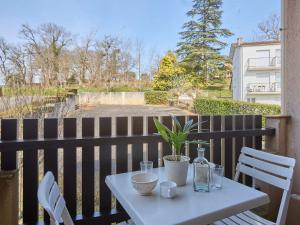 Appartements T1 bis renove, balcon, Wifi - FR-1-841-67 : photos des chambres