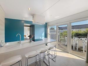 Mobil-home spacieux 6 pers, 3 ch, 2 sdb, proche plage - FR-1-361A-98