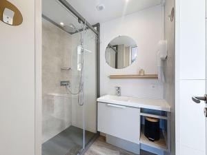 Maisons de vacances Mobil-home tout confort 6 pers, 3 ch, 2 sdb, piscine, a 200m de la plage, plein coeur de Jullouville - FR-1-361A-55 : photos des chambres