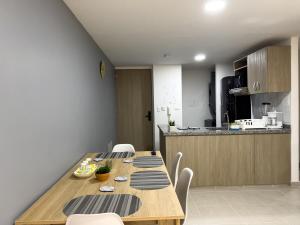 Comodo 2 cuartos AC y piscina