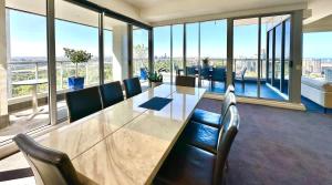 Luxury Duplex Penthouse near Casino, MCEC, Art Centre, Tennis and MCG