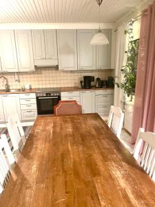 Private large beach, 3 bedrooms, kitchen, living room, 2 bathrooms, terrace