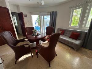 Blue angel 12 a pasos de la 5av y la playa