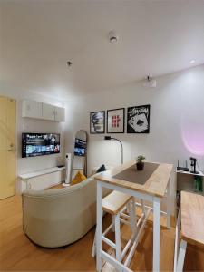 Cozy 2BR Condo Near Davao Airport with Samal View