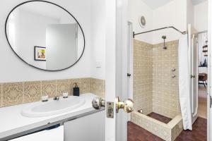 Family & Friends A Sepal Stay