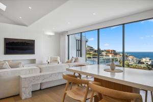 Stunning 4BR Waterfront House with pool in Sth Coogee