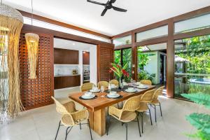 Belle Escapes Pura Palm Cove - Two luxury Balinese villas