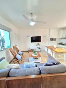 Cozy apartment walking distance Tamarindo Beach