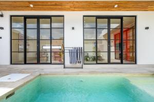 Stylish Villa Klio Pererenan By OriVista