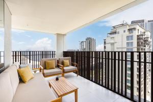 Lux Creek Home with Burj View steps from the Lagoon