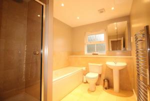 Large 4 Double Bed Exec House