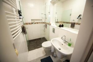 4 Rooms, 2 BDR Vilnius Old Town Apartment and Terrace