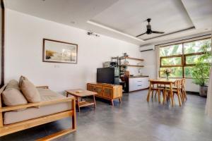 2BR Villa and Pool, central Canggu with lush greenery