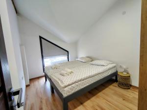 White Peak 2rooms ap