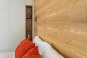 Silence of Uzupis - Self Check in