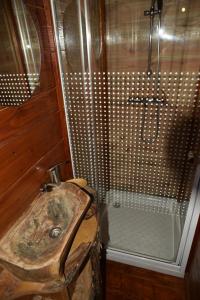 Sejours a la campagne Yourte Roulotte et Gite de la Laita : photos des chambres